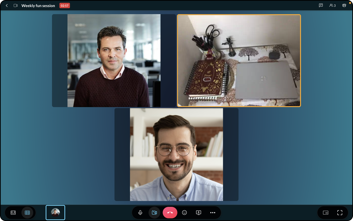 workdesk-showcase-cliq-video-meetings